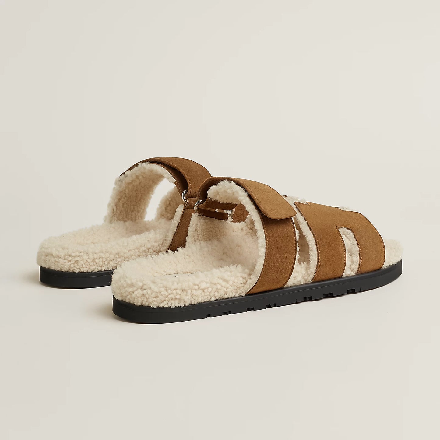 Hermès Chypre sandal (brun fumé / écru, shearling) (45)