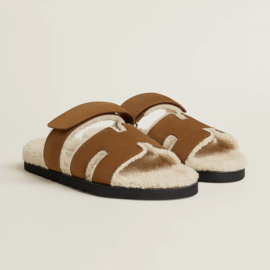 Hermès Chypre sandal (brun fumé / écru, shearling) (45)